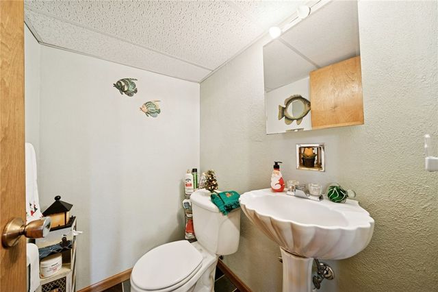 140 Possum Hollow Rd, Hempfield Twp, PA 15601