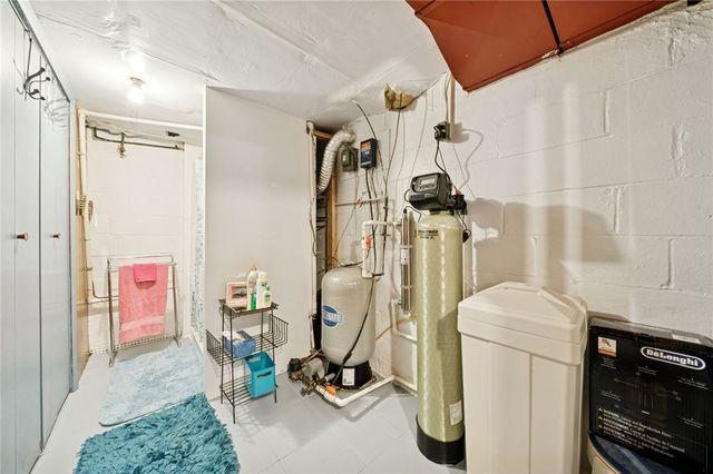 140 Possum Hollow Rd, Hempfield Twp, PA 15601