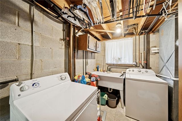 140 Possum Hollow Rd, Hempfield Twp, PA 15601