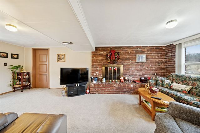 140 Possum Hollow Rd, Hempfield Twp, PA 15601