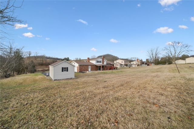 140 Possum Hollow Rd, Hempfield Twp, PA 15601