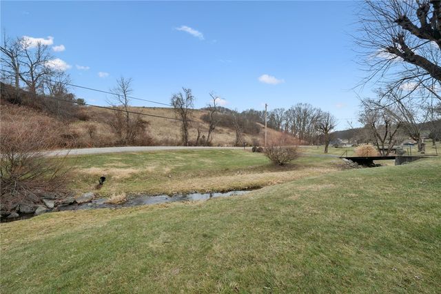 140 Possum Hollow Rd, Hempfield Twp, PA 15601