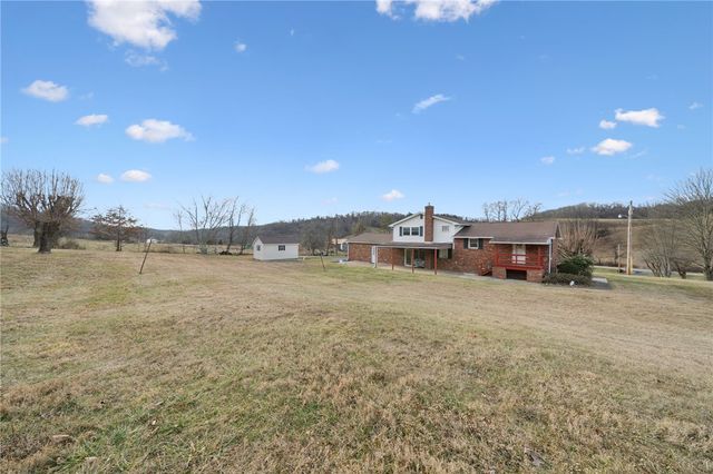 140 Possum Hollow Rd, Hempfield Twp, PA 15601