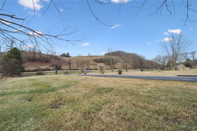 140 Possum Hollow Rd, Hempfield Twp, PA 15601