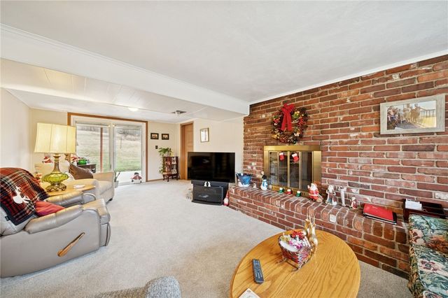 140 Possum Hollow Rd, Hempfield Twp, PA 15601