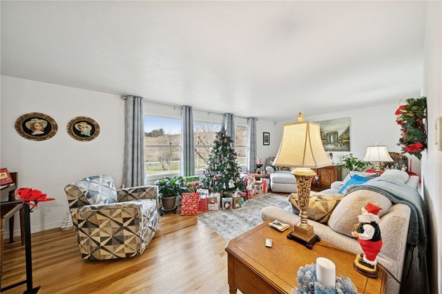 140 Possum Hollow Rd, Hempfield Twp, PA 15601