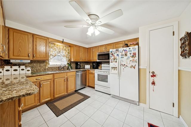 140 Possum Hollow Rd, Hempfield Twp, PA 15601