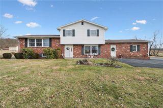 140 Possum Hollow Rd, Hempfield Twp, PA 15601