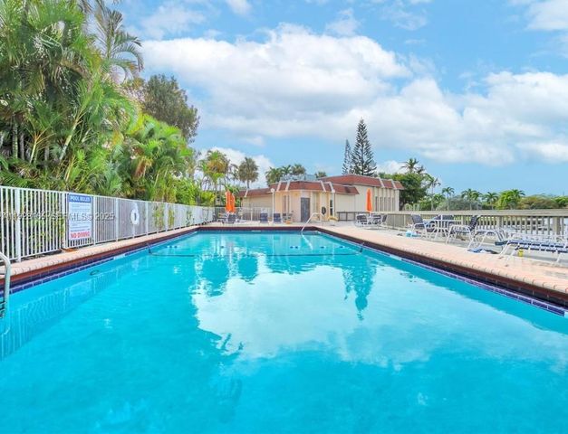 1001 E Three Islands Blvd 36, Hallandale Beach, FL 33009