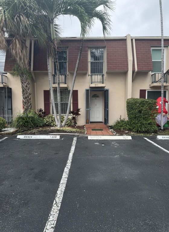 1001 E Three Islands Blvd 36, Hallandale Beach, FL 33009