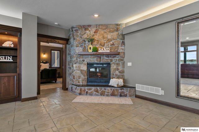 709 Pier 3, Lincoln, NE 68528