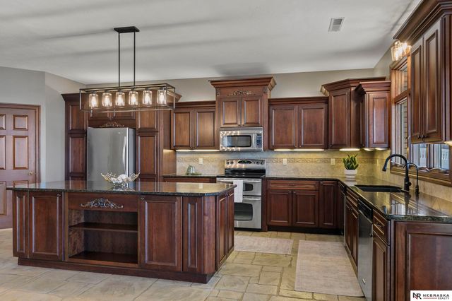 709 Pier 3, Lincoln, NE 68528