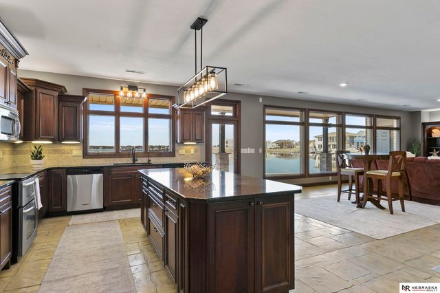 709 Pier 3, Lincoln, NE 68528