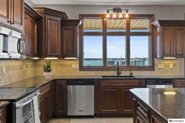 709 Pier 3, Lincoln, NE 68528