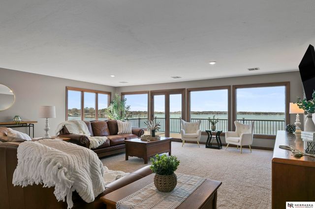 709 Pier 3, Lincoln, NE 68528