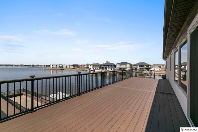 709 Pier 3, Lincoln, NE 68528