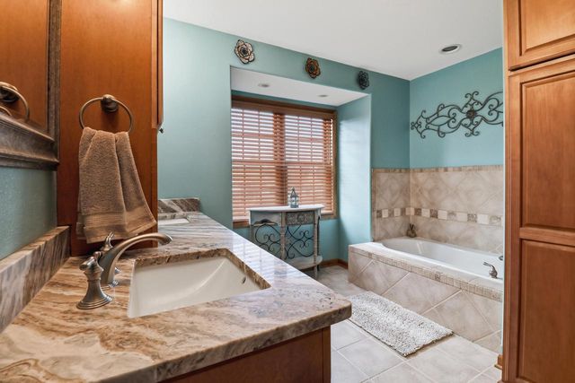 6817 Sandy LANE, Waterford, WI 53185