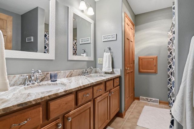 6817 Sandy LANE, Waterford, WI 53185