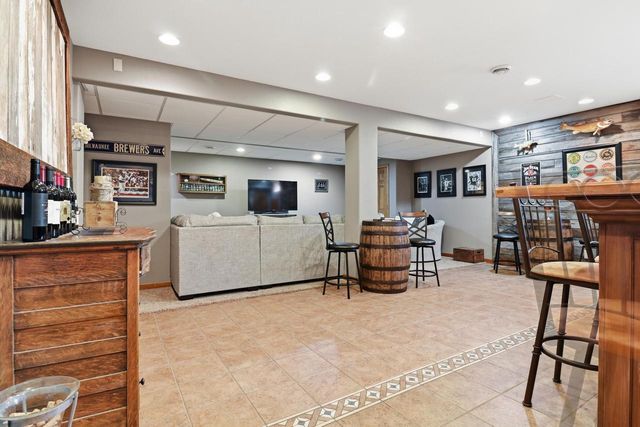 6817 Sandy LANE, Waterford, WI 53185