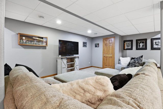 6817 Sandy LANE, Waterford, WI 53185