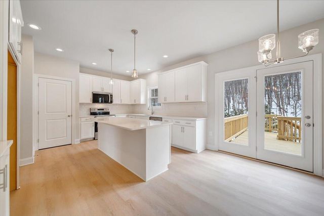 2816 Russlen DR, Salem, VA 24153