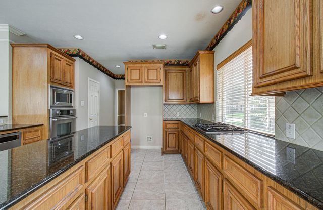 15919 Hurstfield Pointe Drive, Cypress, TX 77429