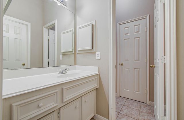 15919 Hurstfield Pointe Drive, Cypress, TX 77429