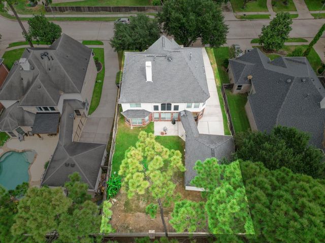 15919 Hurstfield Pointe Drive, Cypress, TX 77429