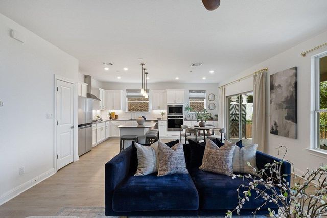17316 Hattie TRCE, Austin, TX 78738
