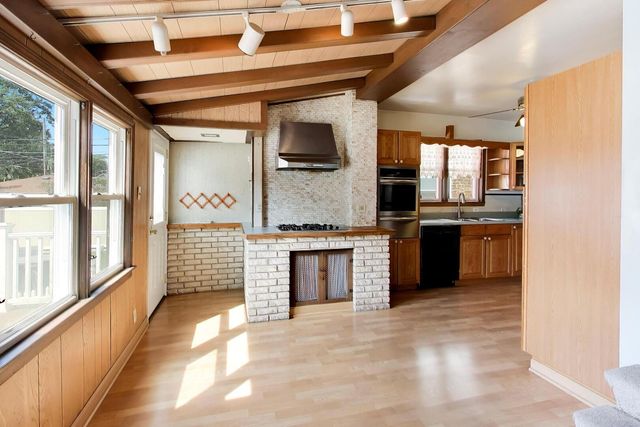 6744 N Oconto Avenue, Chicago, IL 60631