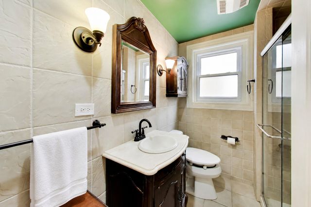 6744 N Oconto Avenue, Chicago, IL 60631