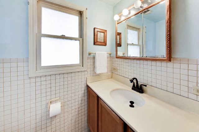 6744 N Oconto Avenue, Chicago, IL 60631