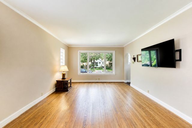 6744 N Oconto Avenue, Chicago, IL 60631