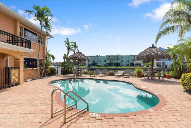 2675 ST JOSEPHS DRIVE E B, Dunedin, FL 34698