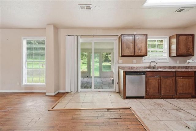 194 Brownlee Road SW, Atlanta, GA 30331