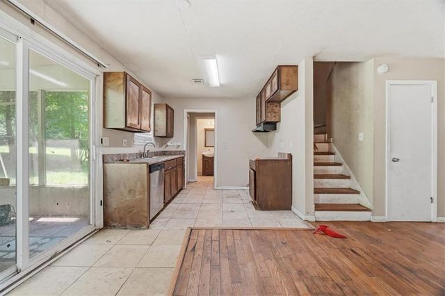 194 Brownlee Road SW, Atlanta, GA 30331