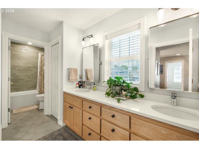 3085 Ne SUNBURST Ave, Hillsboro, OR 97124