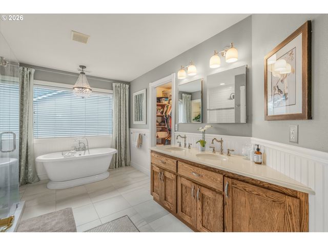 3085 Ne SUNBURST Ave, Hillsboro, OR 97124