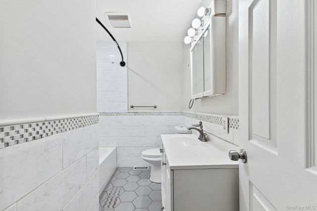 43 Clifford Place 43, Harrison, NY 10528