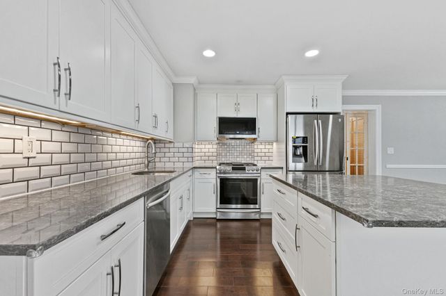 43 Clifford Place 43, Harrison, NY 10528