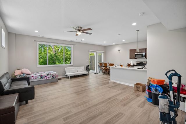260 Amberwood Drive, Pleasant Hill, IA 50327