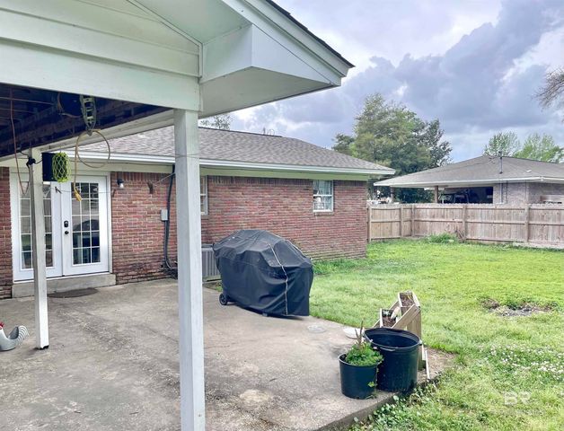 609 E Pine Street, Atmore, AL 36502