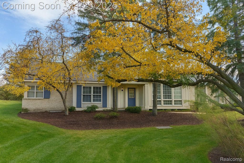 7533 Danbury Drive, West Bloomfield Charter Township, MI 48322