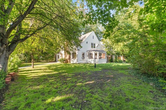 19 Gilchrest Road, Great Neck, NY 11021