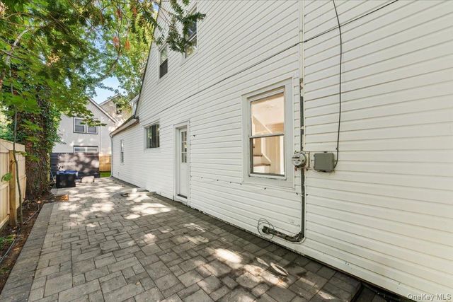 19 Gilchrest Road, Great Neck, NY 11021