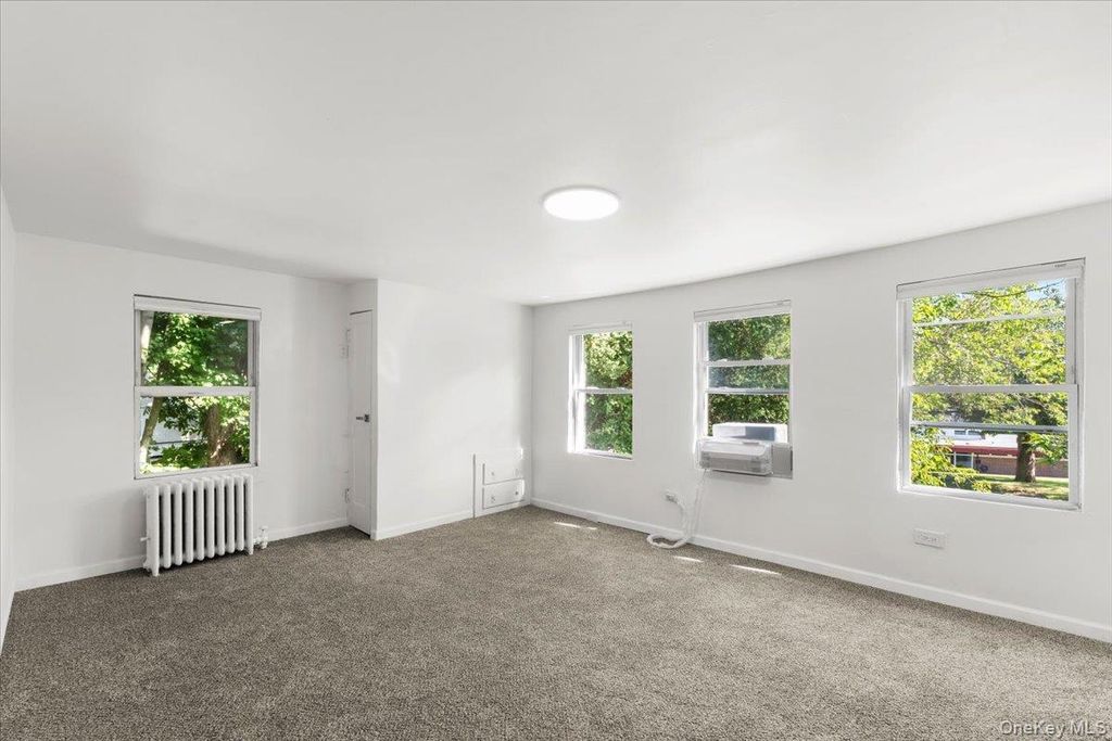 19 Gilchrest Road, Great Neck, NY 11021 — photo 4