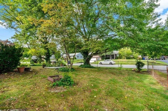 7 Charlotte Dr, Bristol, RI 02809