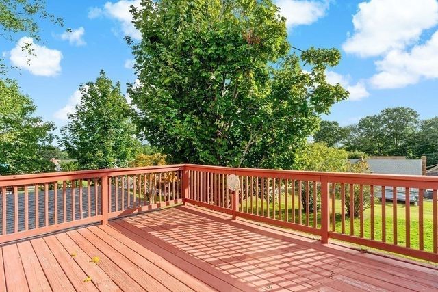 7 Charlotte Dr, Bristol, RI 02809
