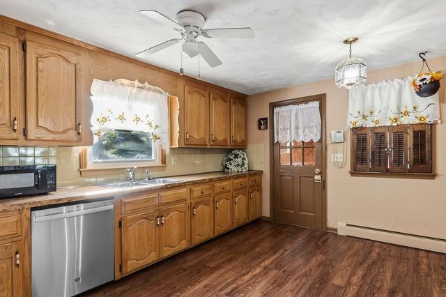 7 Charlotte Dr, Bristol, RI 02809