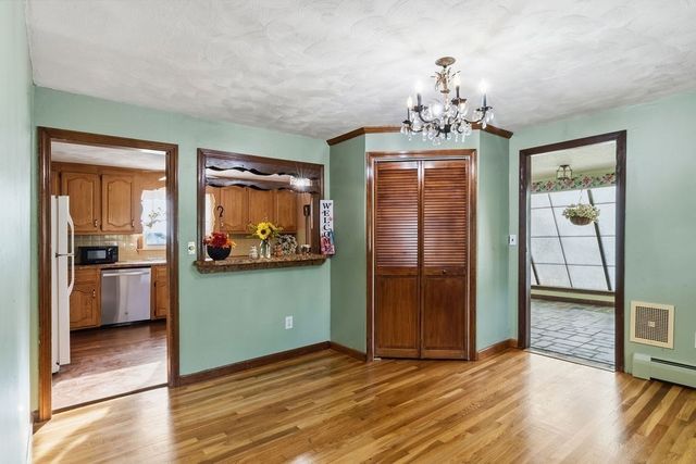 7 Charlotte Dr, Bristol, RI 02809